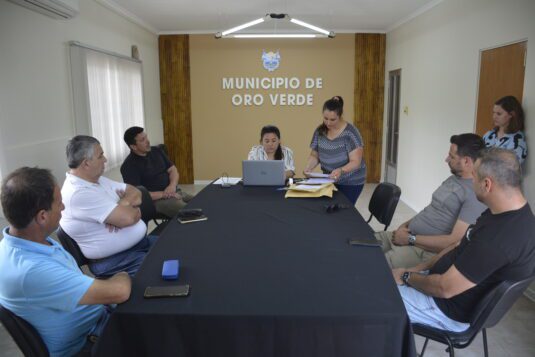 Apertura de sobres para la compra dos tractores que sumarán al parque automotor