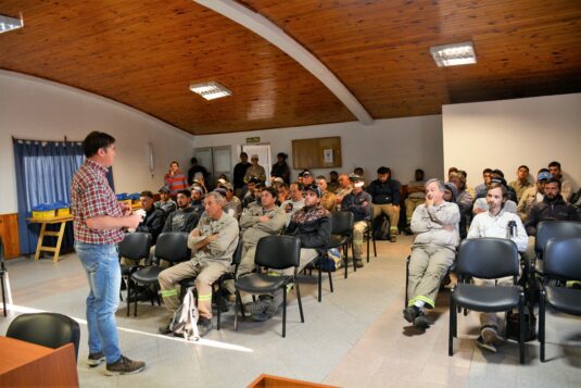 Capacitación en seguridad laboral y entrega de indumentaria para empleados municipales