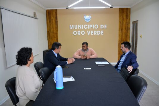 El intendente César Clement recibió autoridades del CGE para hablar de la posibilidad de instalar un Centro de Formación en Oro Verde