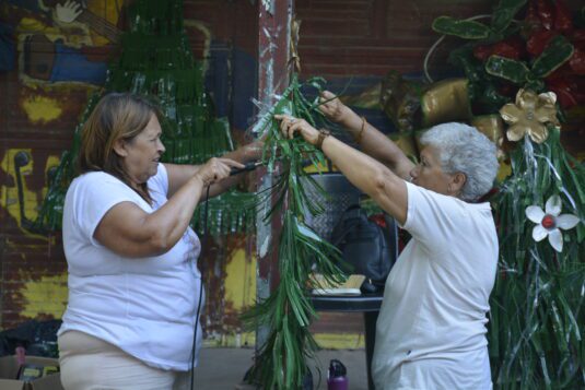 Manos Creativas ya prepara las Fiestas: habrá un Paseo Navideño en las inmediaciones del arbolito