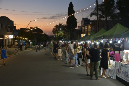 Oroverdenses disfrutaron de la Feria Navideña «Regalá Local»