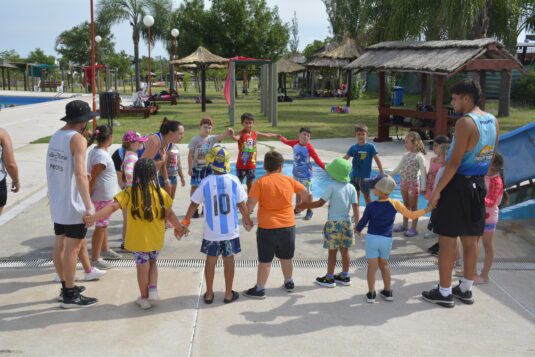 Encuentro de Colonias de Vacaciones en el Complejo de Piletas municipal