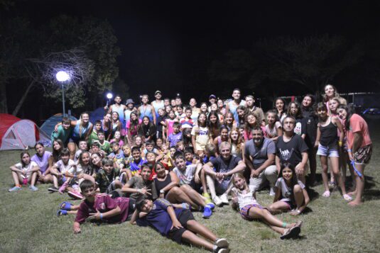 La colonia de vacaciones realizó el tradicional campamento