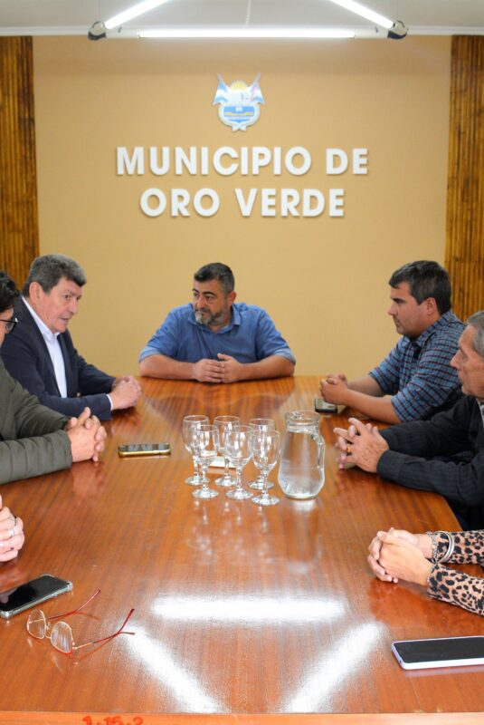 El presidente del IAPV visitó Oro Verde y fue recibido por el intendente