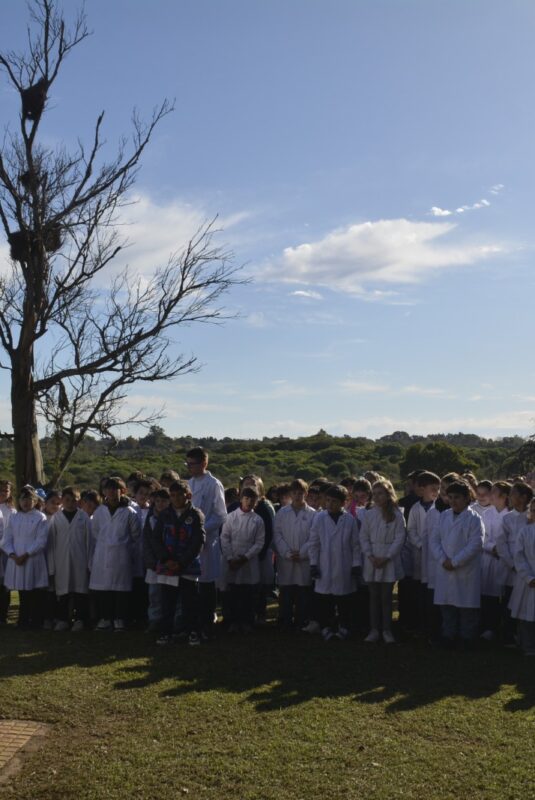 Se realizó el acto por el día de la bandera y los alumnos de 4to grado prometieron lealtad a la insignia nacional