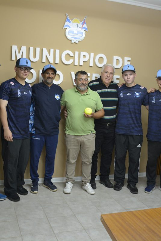 El intendente recibió a integrantes del plantel que obtuvo el primer puesto en el III Campeonato Panamericano U18 Masculino de Sóftbol