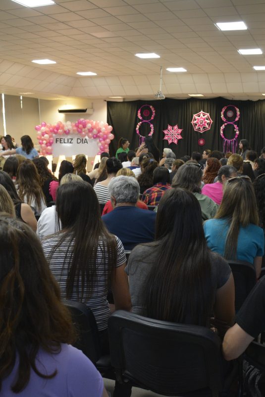 Las mamás de Oro Verde festejaron con espectáculos, sorteos y diversión