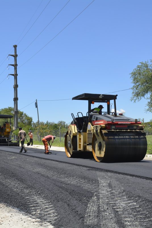 Finalizaron el asfalto en Av. Los Laureles hasta Los Pirinchos