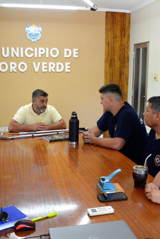 El Municipio entregó implementos para la correcta manipulación de ofidios a Bomberos Voluntarios de nuestra ciudad