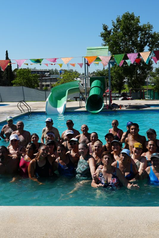 La Colonia de Adultos Mayores de 50 años participó de la Fiesta del agua