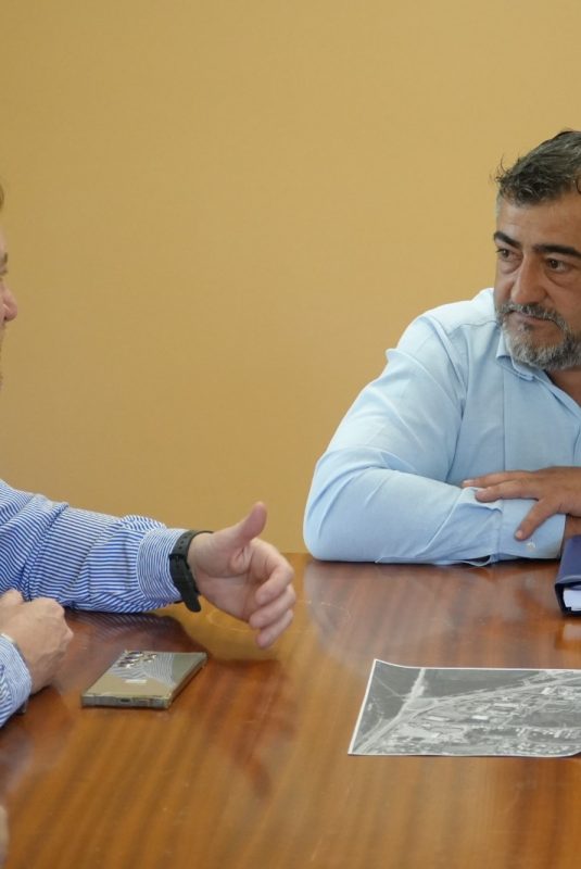 Reunión para proyectar una terminal de colectivos