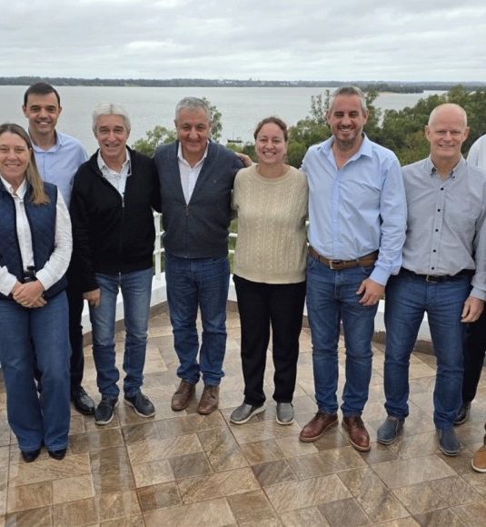 Intendentes vecinalistas se reunieron para analizar el complejo escenario provincial