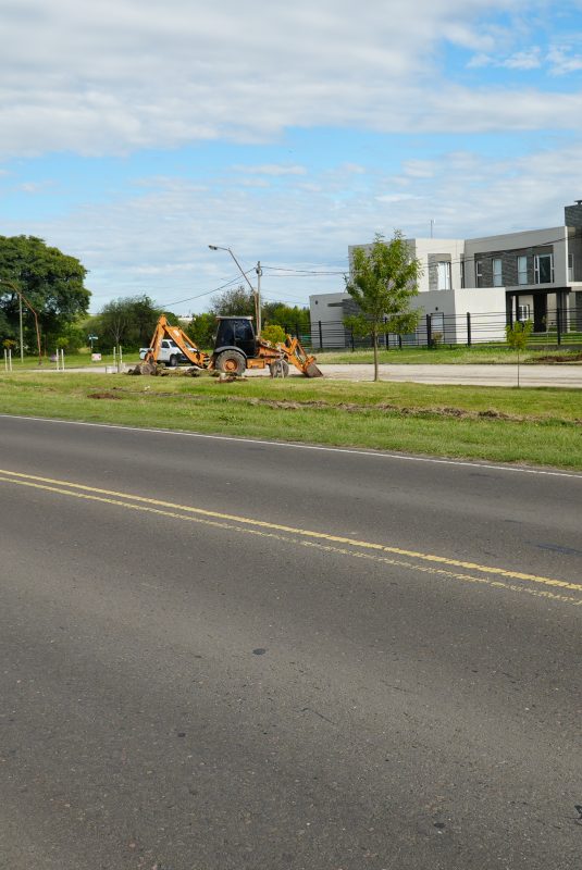 Abren un nuevo ingreso a los barrios de Lomas de Oro Verde y Los Algarrobos