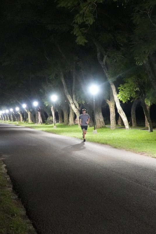 Avanza la obra de iluminación Led de la senda hacia la Escuela Alberdi