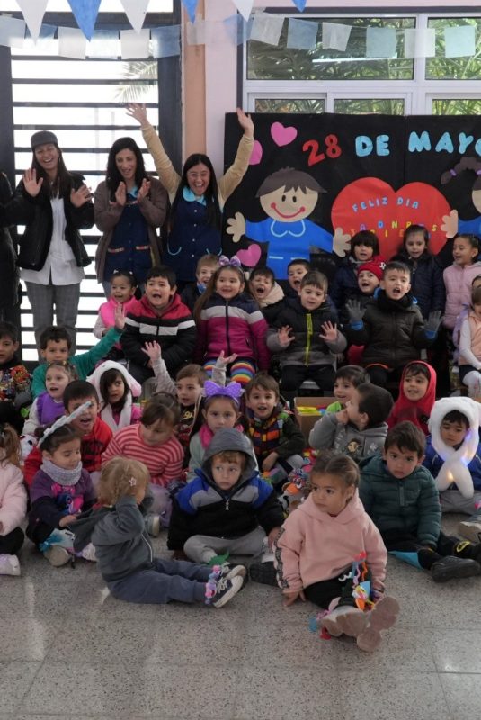 Día de los Jardines: el Municipio entregó mobiliario y sorpresitas para los chicos