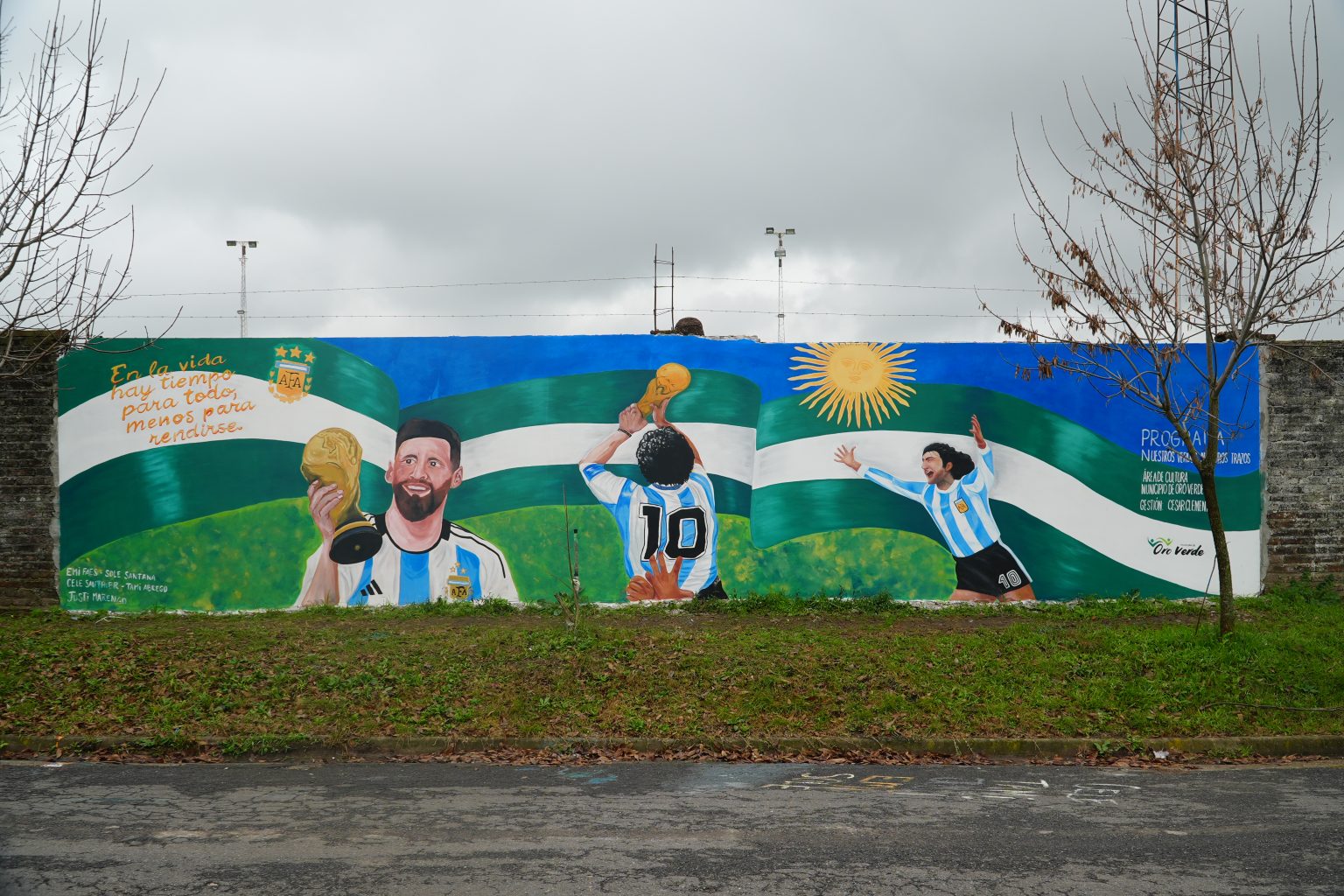 Llega el mundial y lo recibimos con un mural en el Club Atlético Oro Verde