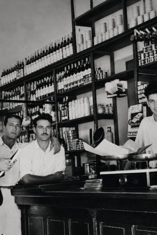 Muestra “Costumbres de mostrador: los almacenes de ramos generales en la historia local”