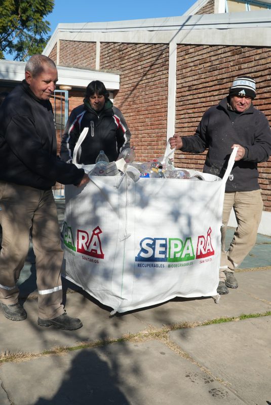 Eco canje escolar: las escuelas ya entregan los primeros bolsones con residuos que recolectaron