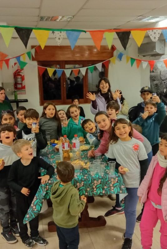 Jornada familiar en el taller municipal “La cueva del arte”