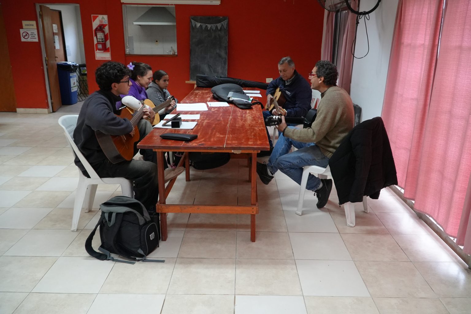 Iniciación musical para adultos: un lugar para aprender el lenguaje de notas y acordes