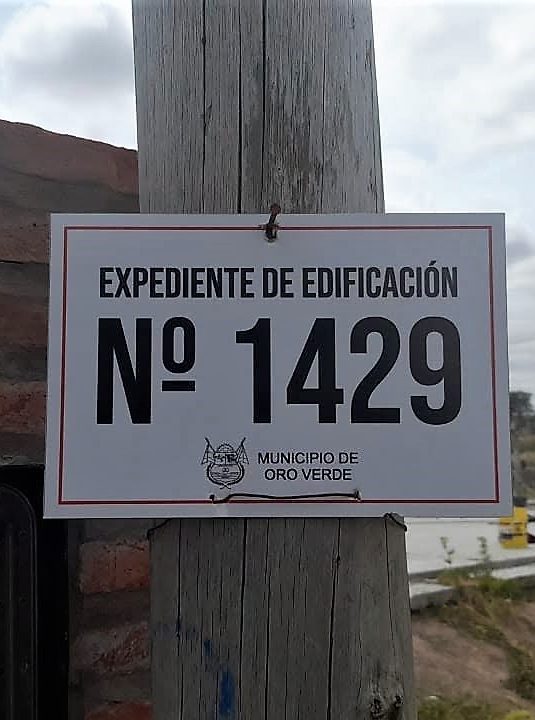 Obras privadas: un cartel identificador señala las nuevas obras registradas en el Municipio