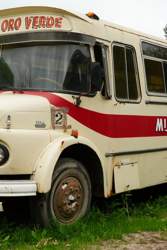 Llamado a licitación para la venta de una máquina y un colectivo municipal en desuso