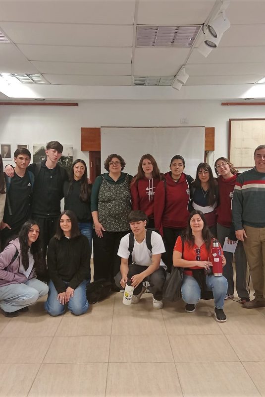 Estudiantes visitaron la muestra “Un sueño para la provincia” en el Museo Conrado Hasenauer